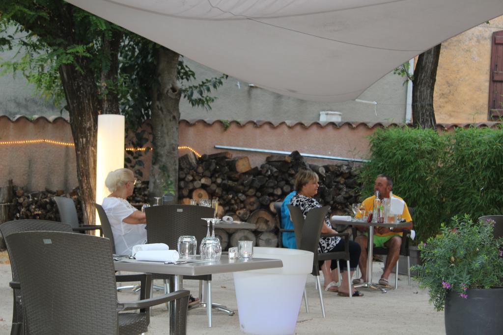 Le Clos Des Acacias Signes Bagian luar foto