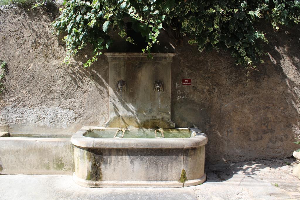 Le Clos Des Acacias Signes Bagian luar foto
