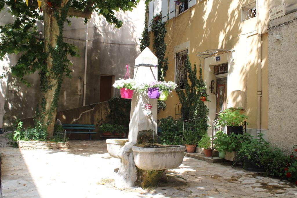 Le Clos Des Acacias Signes Bagian luar foto