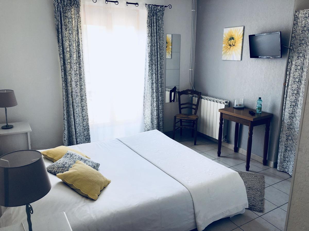 Le Clos Des Acacias Signes Bagian luar foto